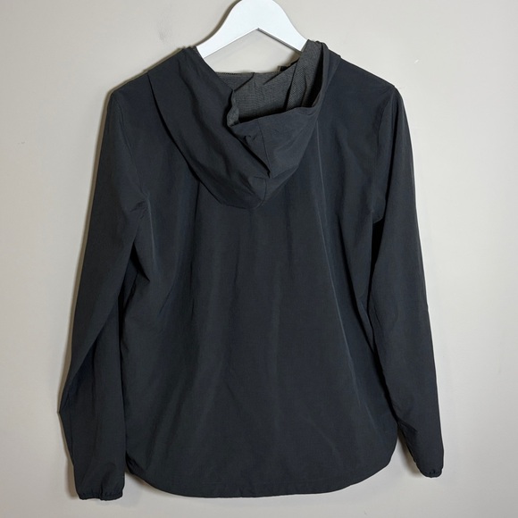 Vuori Outdoor Trainer Shell Black hooded womens lightweight pockets vw501 Sz M - Picture 7 of 16